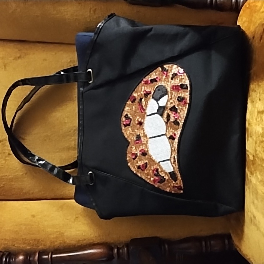 Like New Black Tote With Leopard Print Inside With Leopard Lip Design.